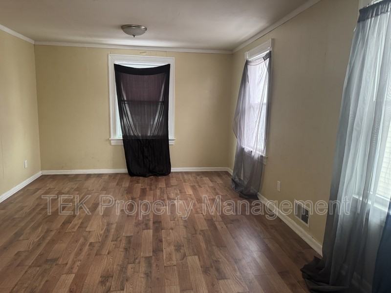 105 Bidwell Ter #105 - Photo 4 of 6