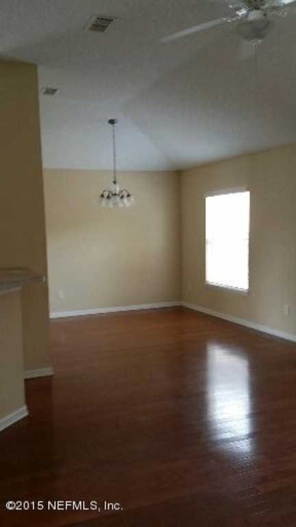801 MacKenzie Cir - Photo 2 of 10