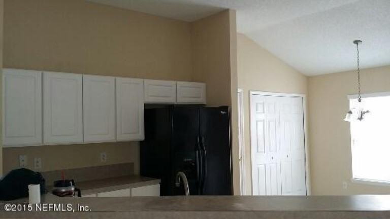 801 MacKenzie Cir - Photo 3 of 10