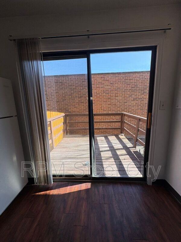 1928 N Salem Ave - Photo 5 of 15