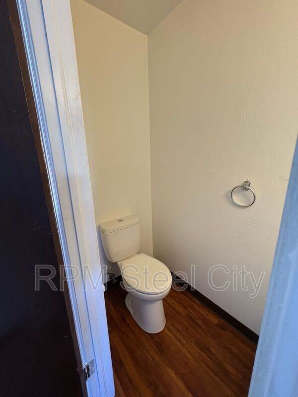 1928 N Salem Ave - Photo 7 of 15