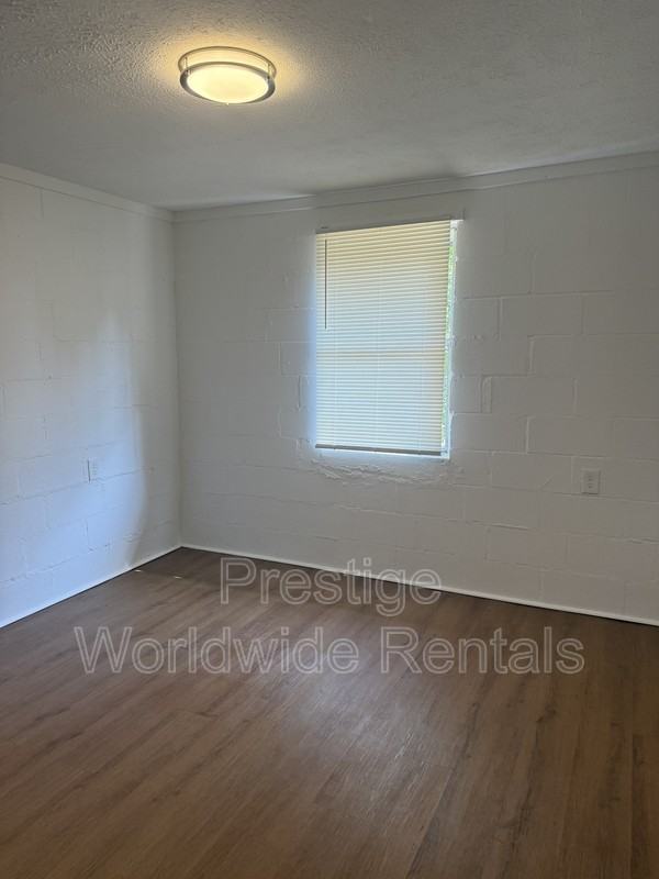 102 Moore St - Photo 3 of 7