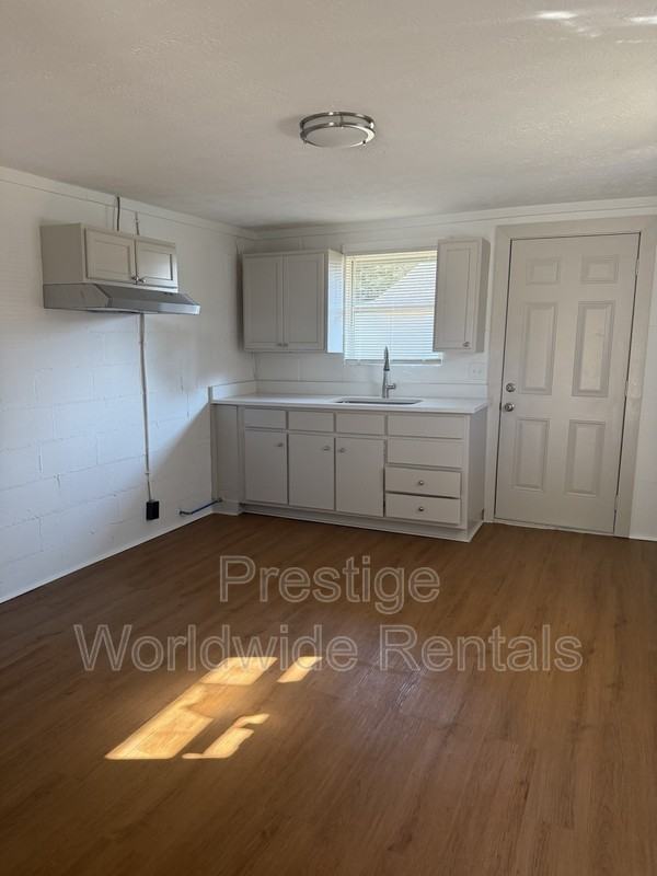 102 Moore St - Photo 5 of 7