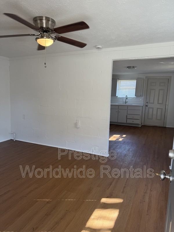 102 Moore St - Photo 6 of 7