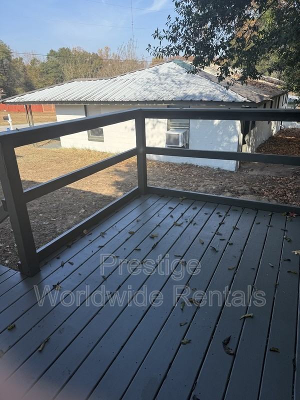 104 Moore St - Photo 2 of 7