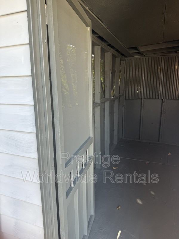 104 Moore St - Photo 3 of 7