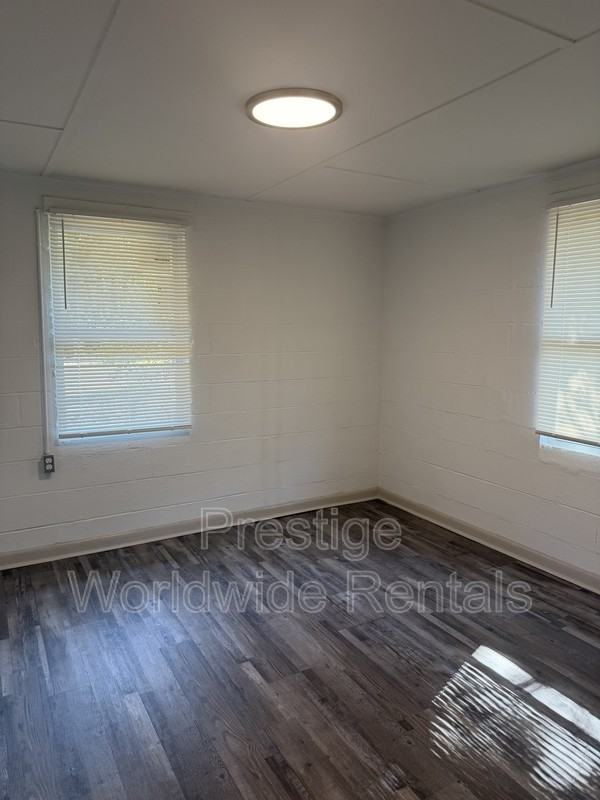 110 Moore St - Photo 3 of 7