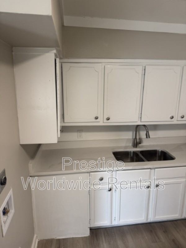 1718 Knowles Rd - Photo 3 of 5