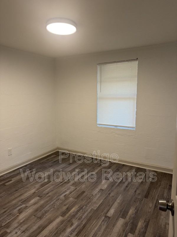 106 Moore St - Photo 2 of 7