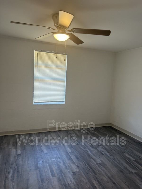 106 Moore St - Photo 3 of 7
