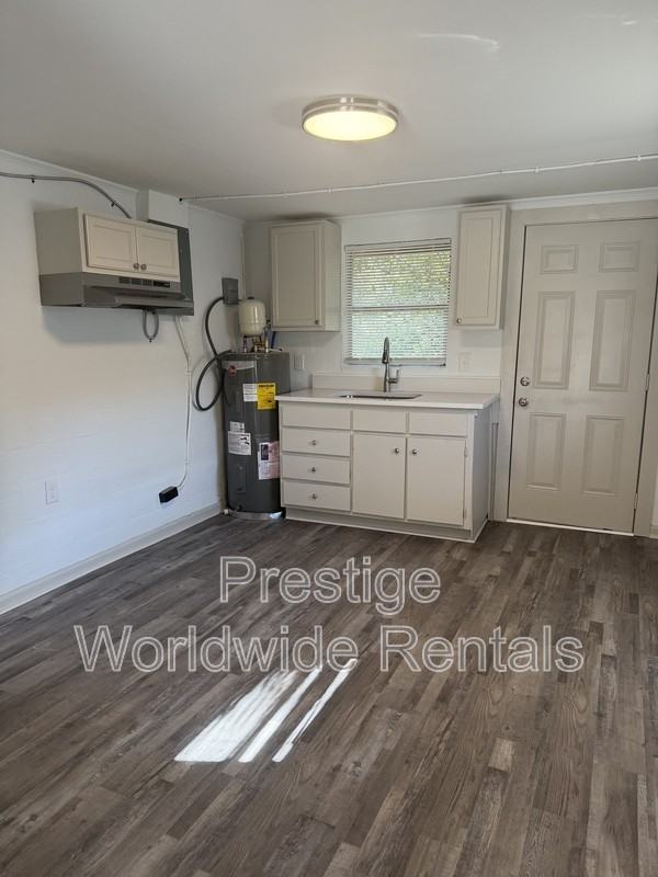 106 Moore St - Photo 5 of 7
