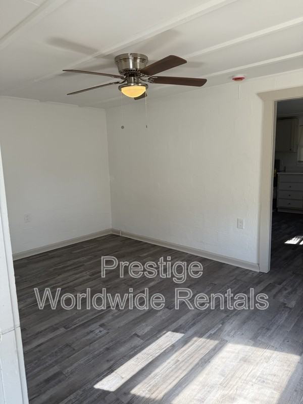 106 Moore St - Photo 6 of 7