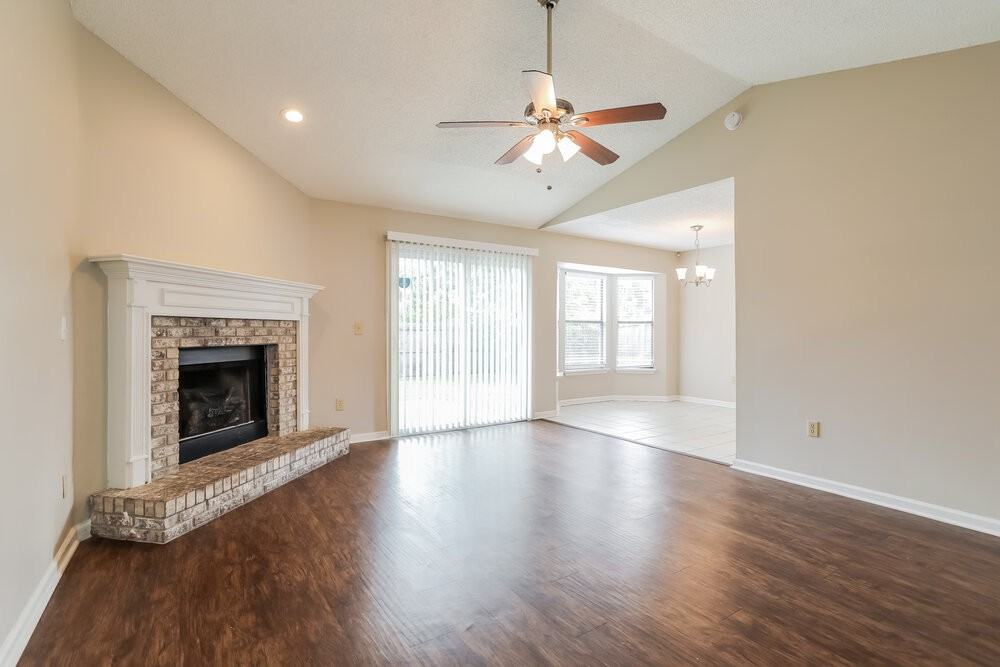 411 Willow Green Dr - Photo 4 of 16