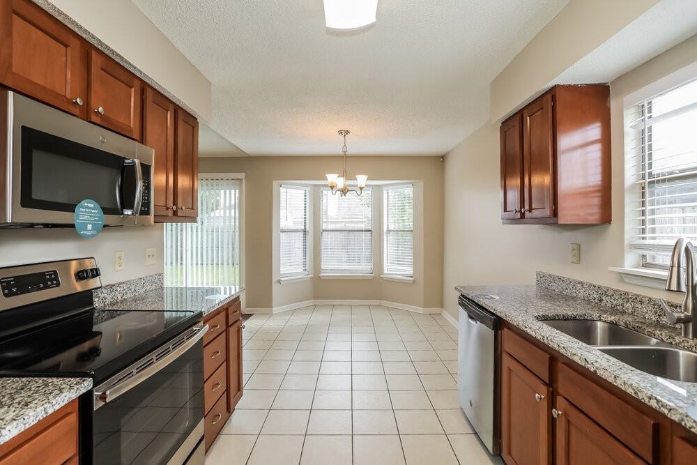 411 Willow Green Dr - Photo 5 of 16