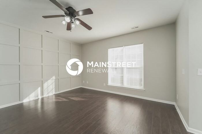 136 E Morehouse Ave - Photo 3 of 16