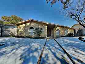 2901 Robin Hill Ln - Photo 1 of 1