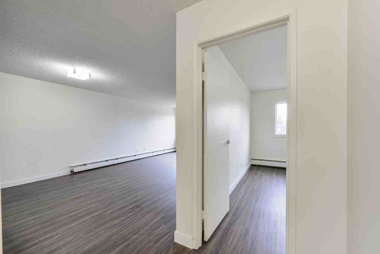 Castle Court - Photo 6 of 26