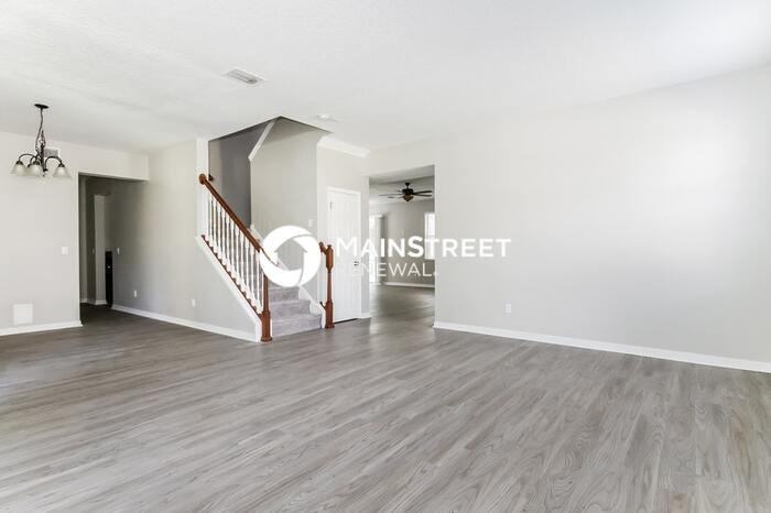 7412 Bridgeview Dr - Photo 3 of 18