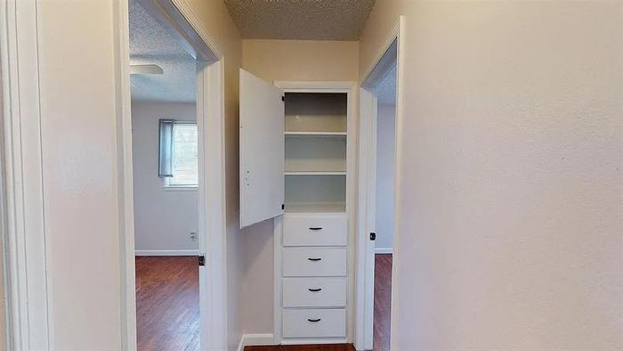 609 S Chase St - Photo 5 of 14