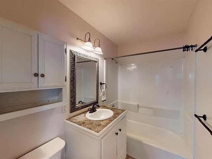 609 S Chase St - Photo 7 of 14