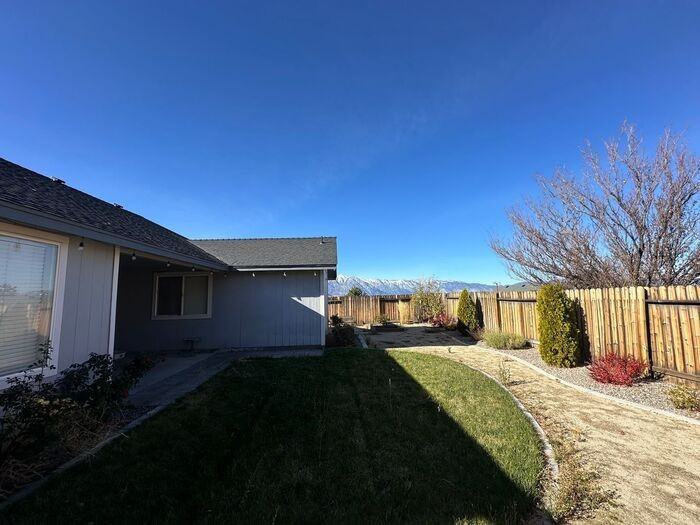 274 Mark St - Photo 3 of 5