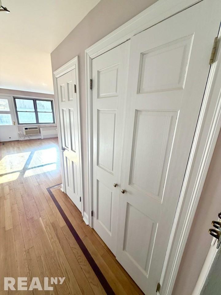 W 97th St #8K - Photo 3 of 7