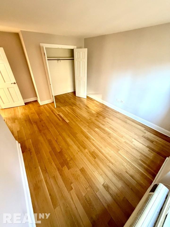 W 97th St #8K - Photo 5 of 7