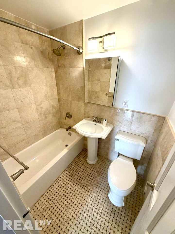 W 97th St #8K - Photo 6 of 7