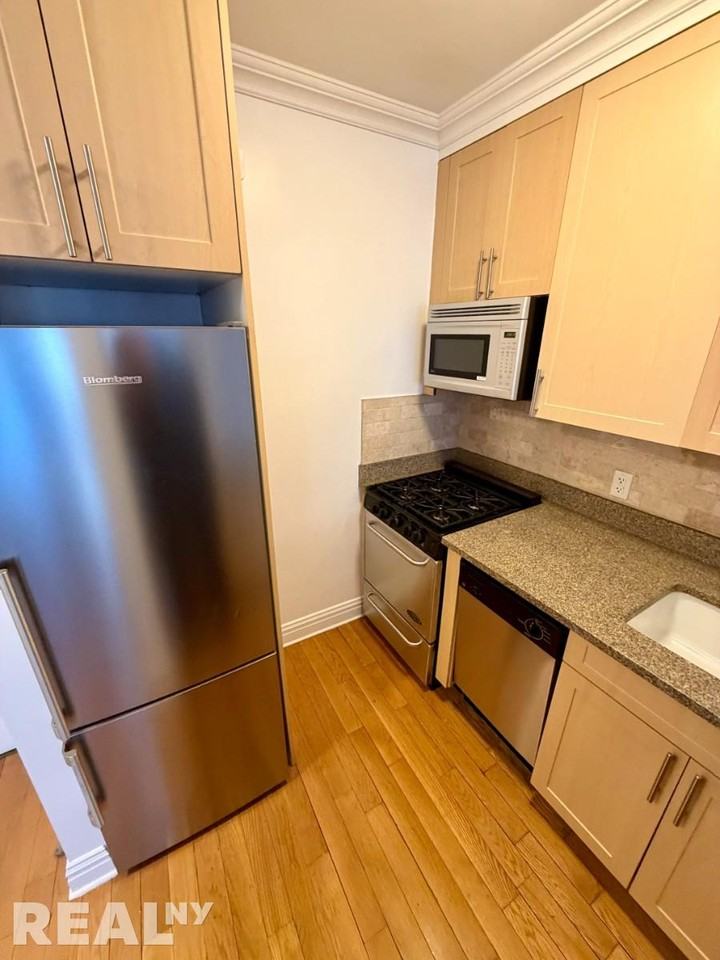 Park Ave #009F - Photo 2 of 6