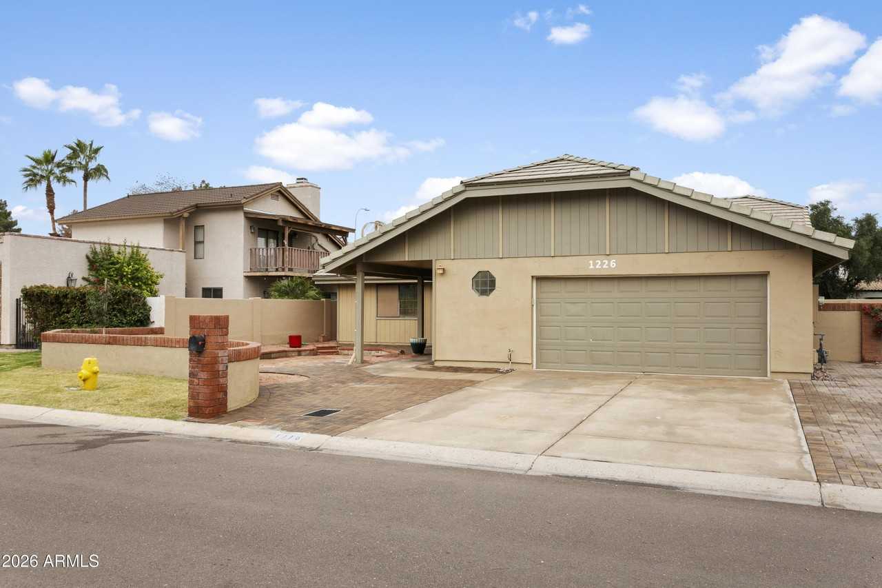 1226 E Northshore Dr - Photo 2 of 27