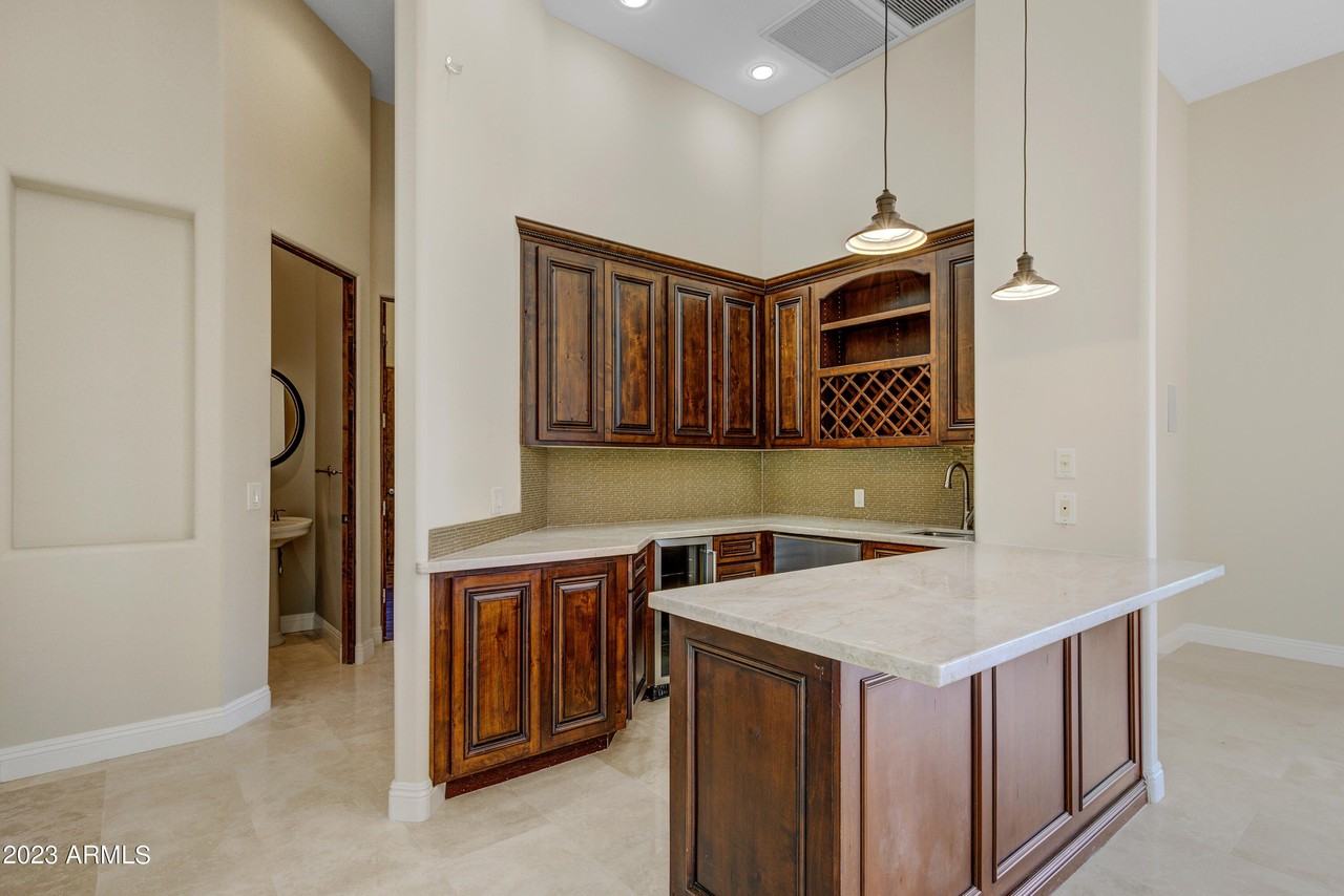 8008 E Whistling Wind Way - Photo 5 of 21