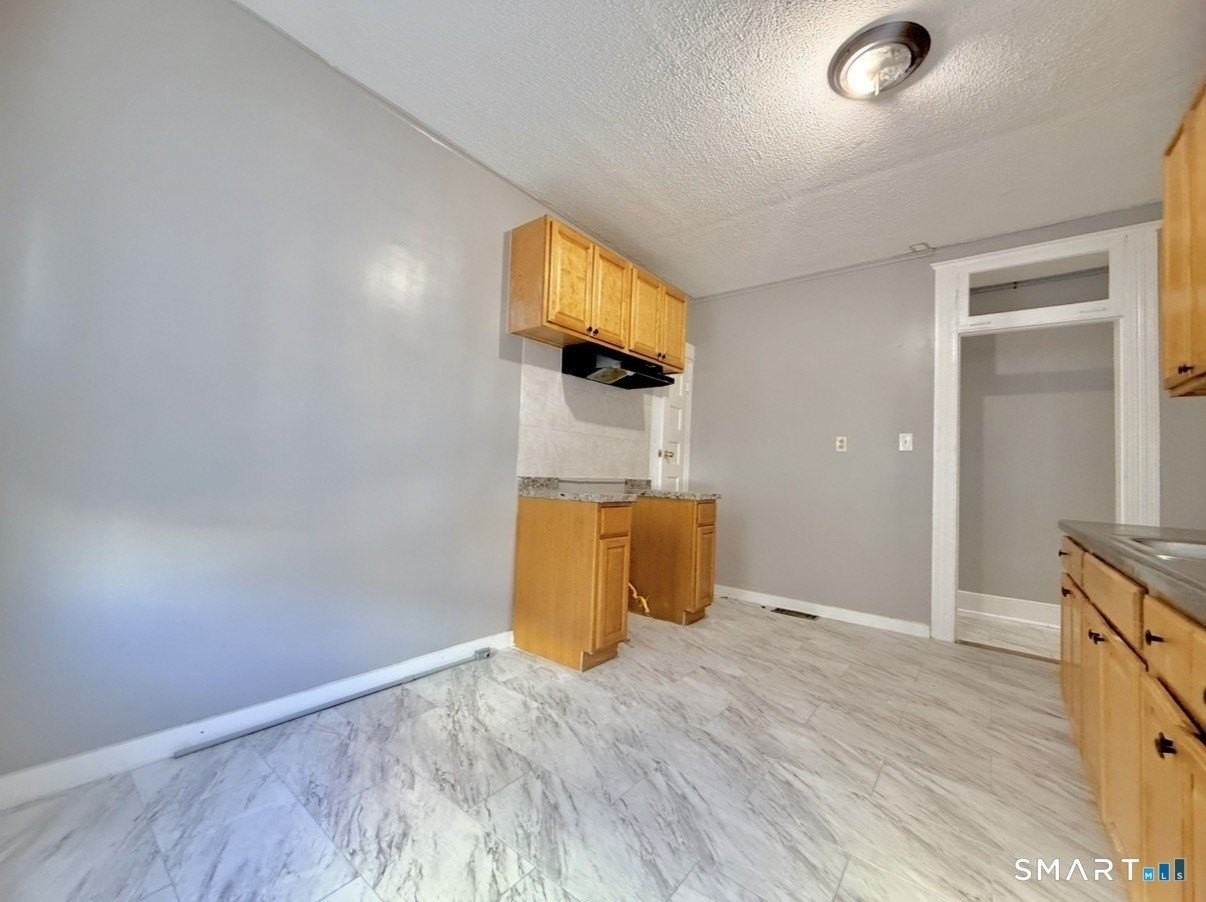 115 Sherwood Ave - Photo 2 of 6