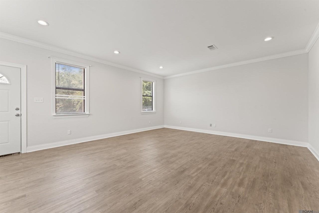 1917 Minnesota St - Photo 3 of 9