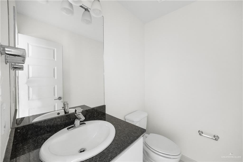 2400 Harmony Ln Apt B #B - Photo 6 of 19