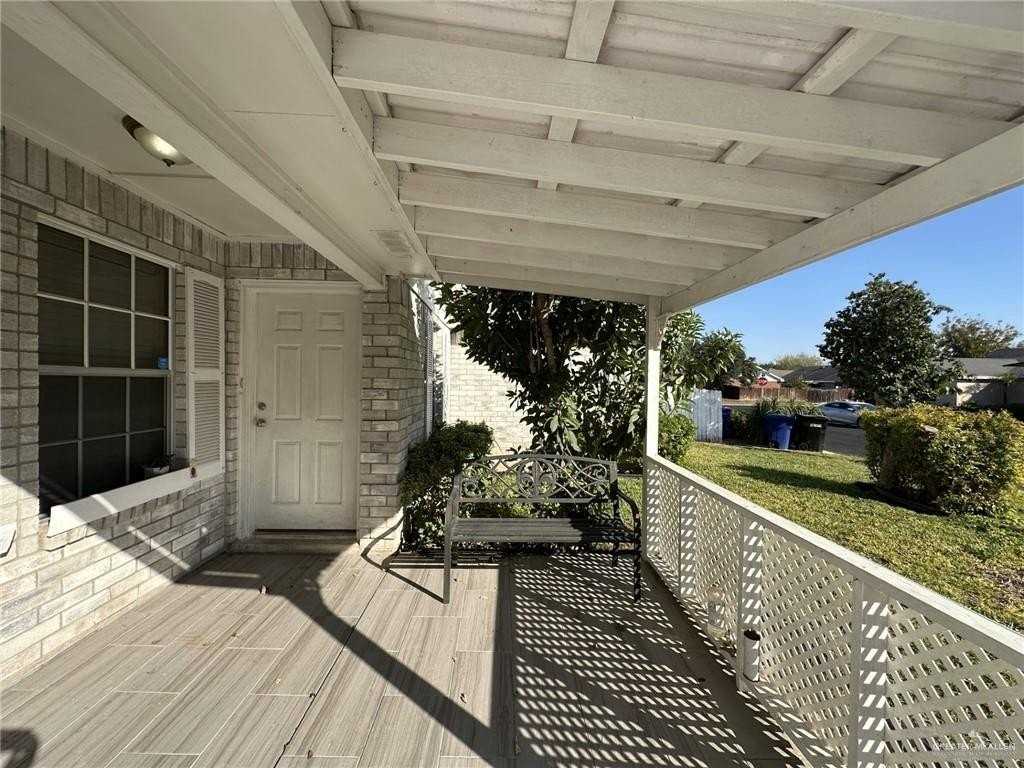 2104 Fairmont Ave - Photo 5 of 33