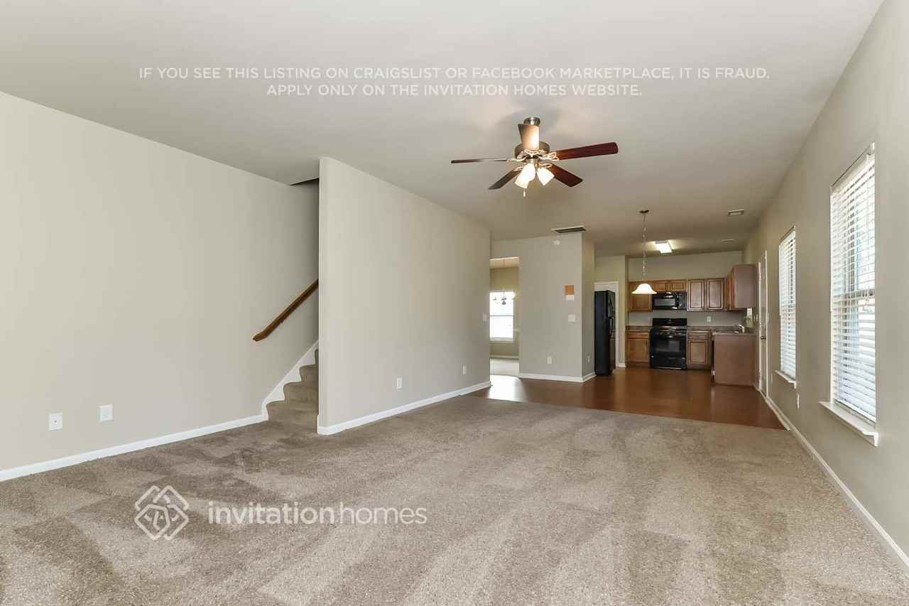 3967 Rosebud Park Dr - Photo 4 of 19