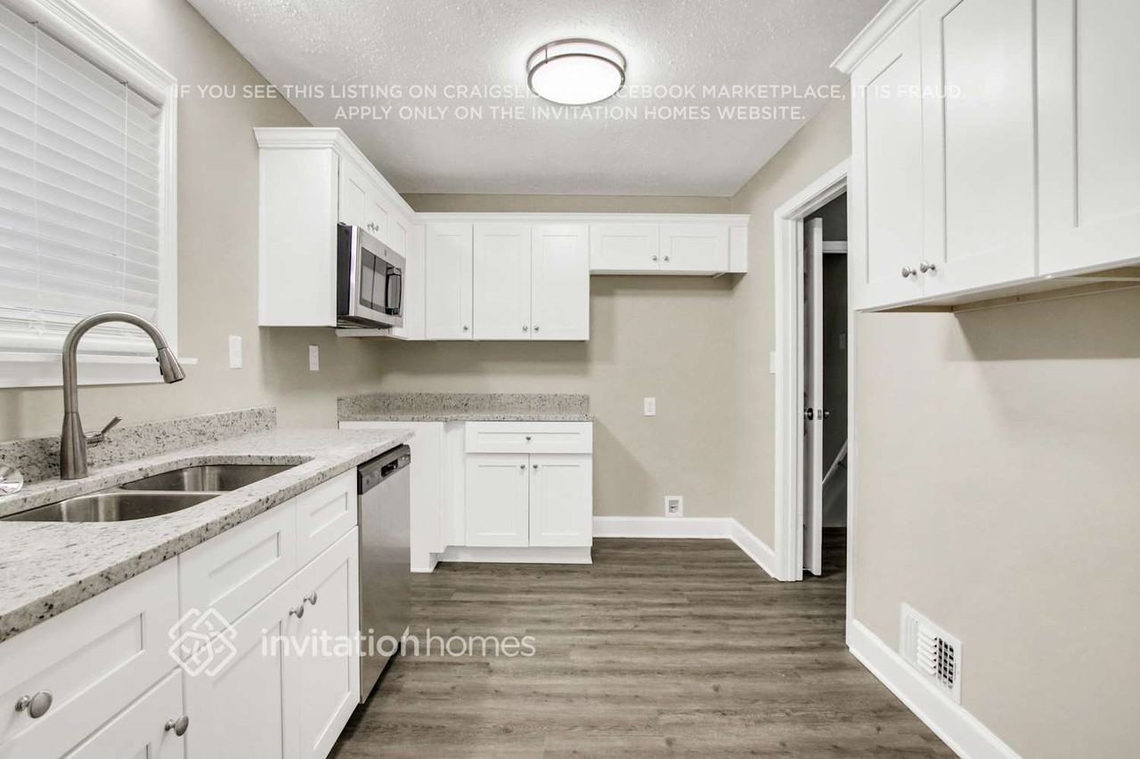 6451 Courtney Dr - Photo 7 of 23