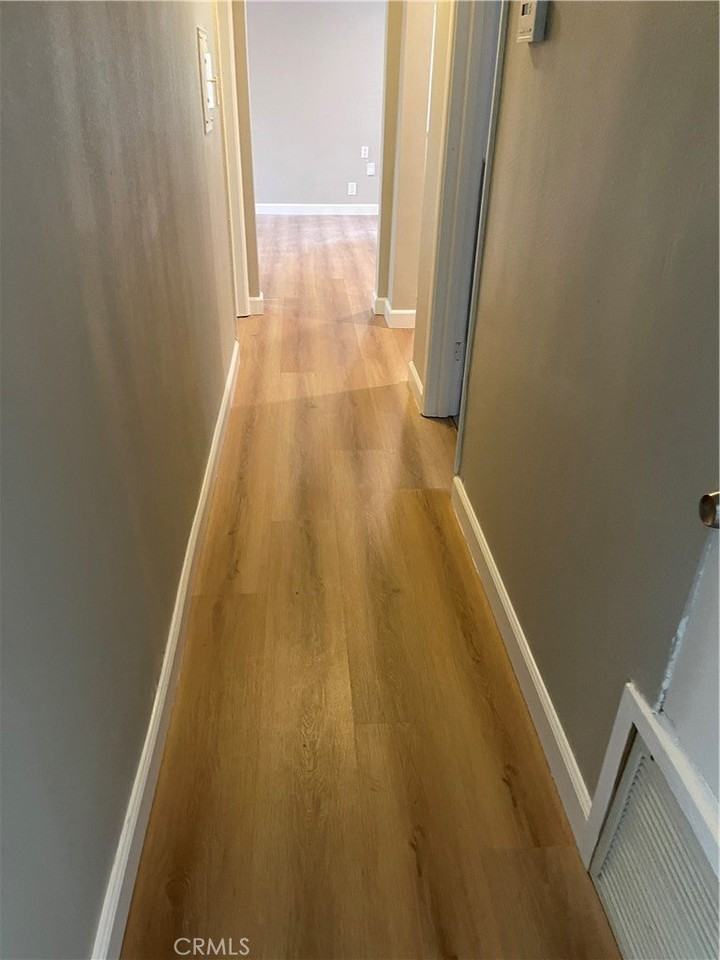 835 E Howard St - Photo 5 of 7