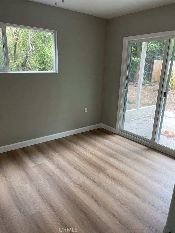 835 E Howard St - Photo 6 of 7