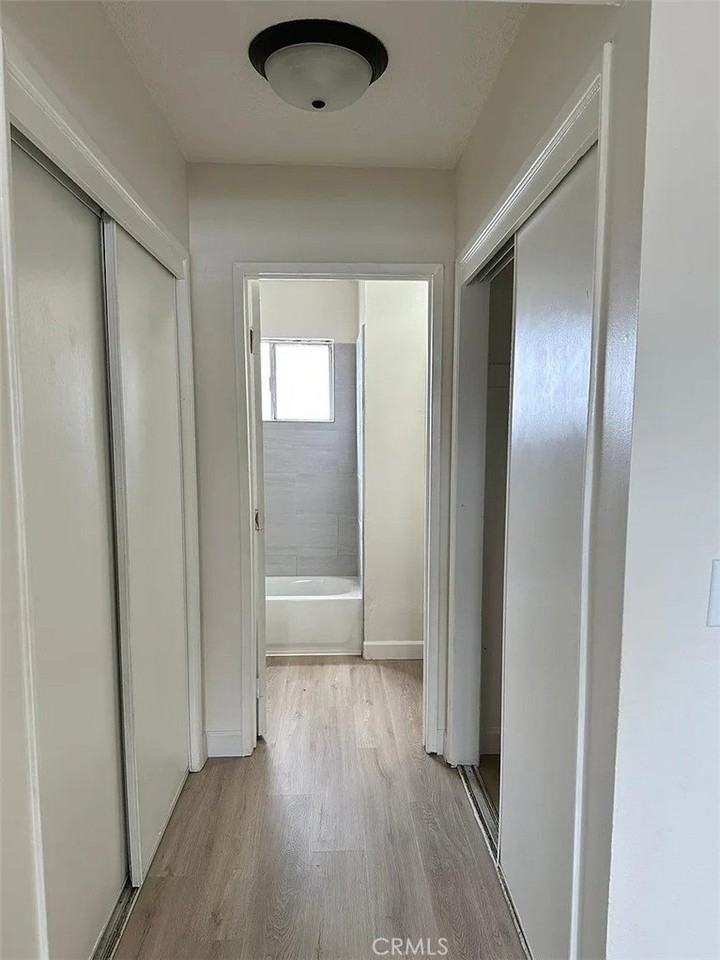 558 Benjamin St - Photo 6 of 7