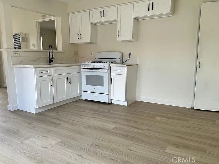 558 Benjamin St - Photo 7 of 7