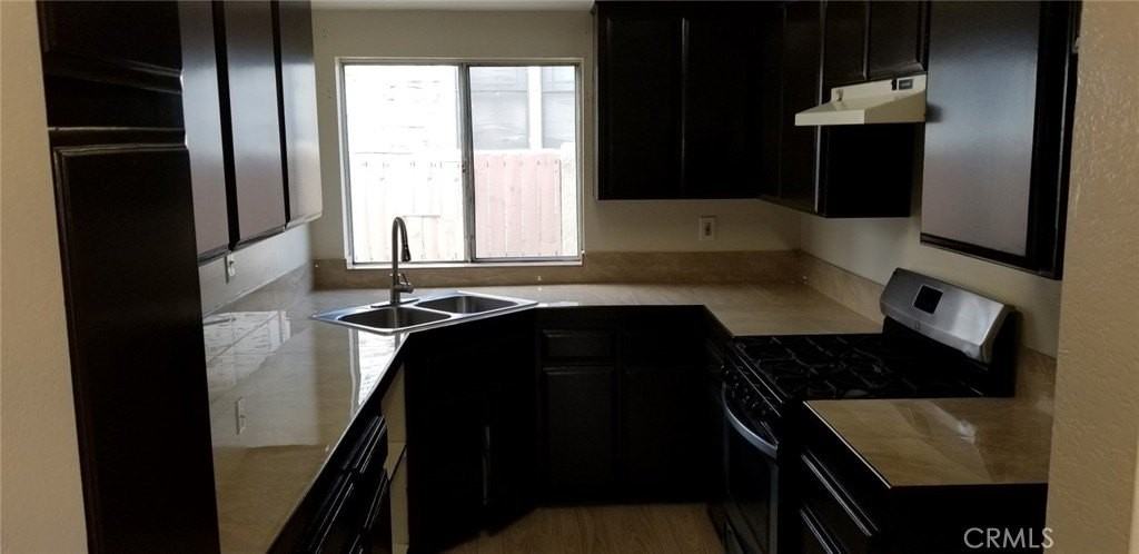 877 W Santa Cruz St - Photo 3 of 3