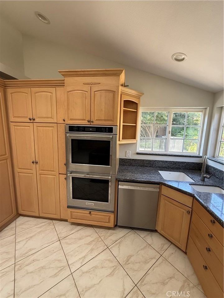 1279 Clayford Ave - Photo 5 of 17