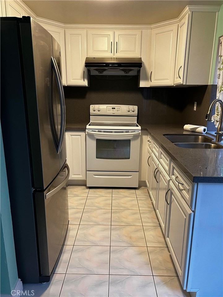 1304 Elm Ave #13 - Photo 7 of 11