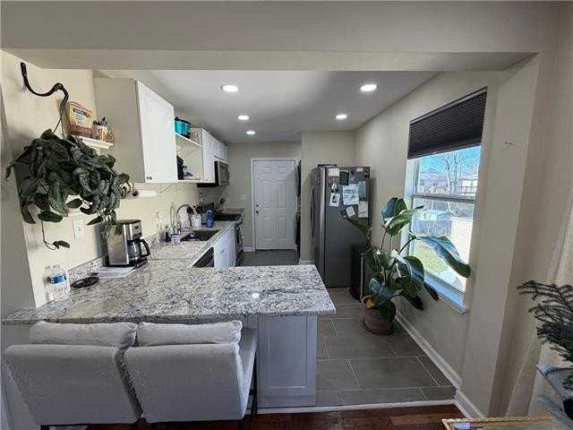 6226 Waldo Dr - Photo 4 of 10