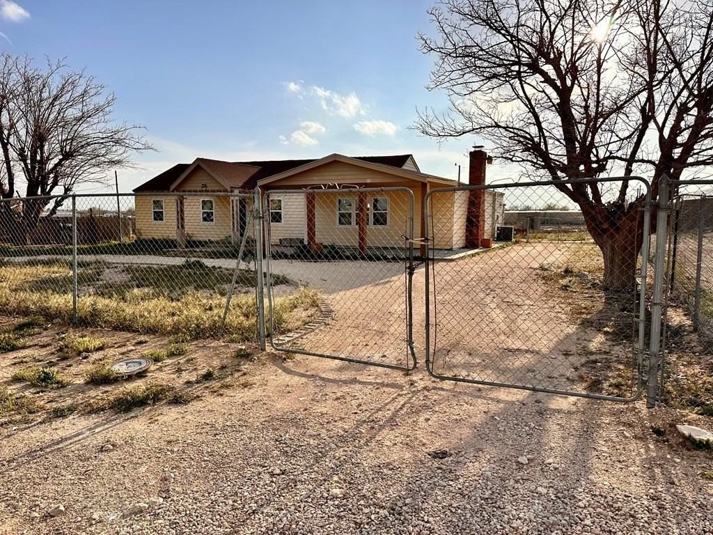 2621 N Vega Ave - Photo 4 of 23