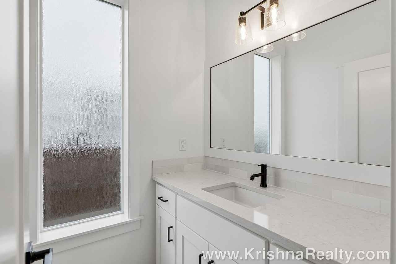 1670 37th Pl - Photo 3 of 27