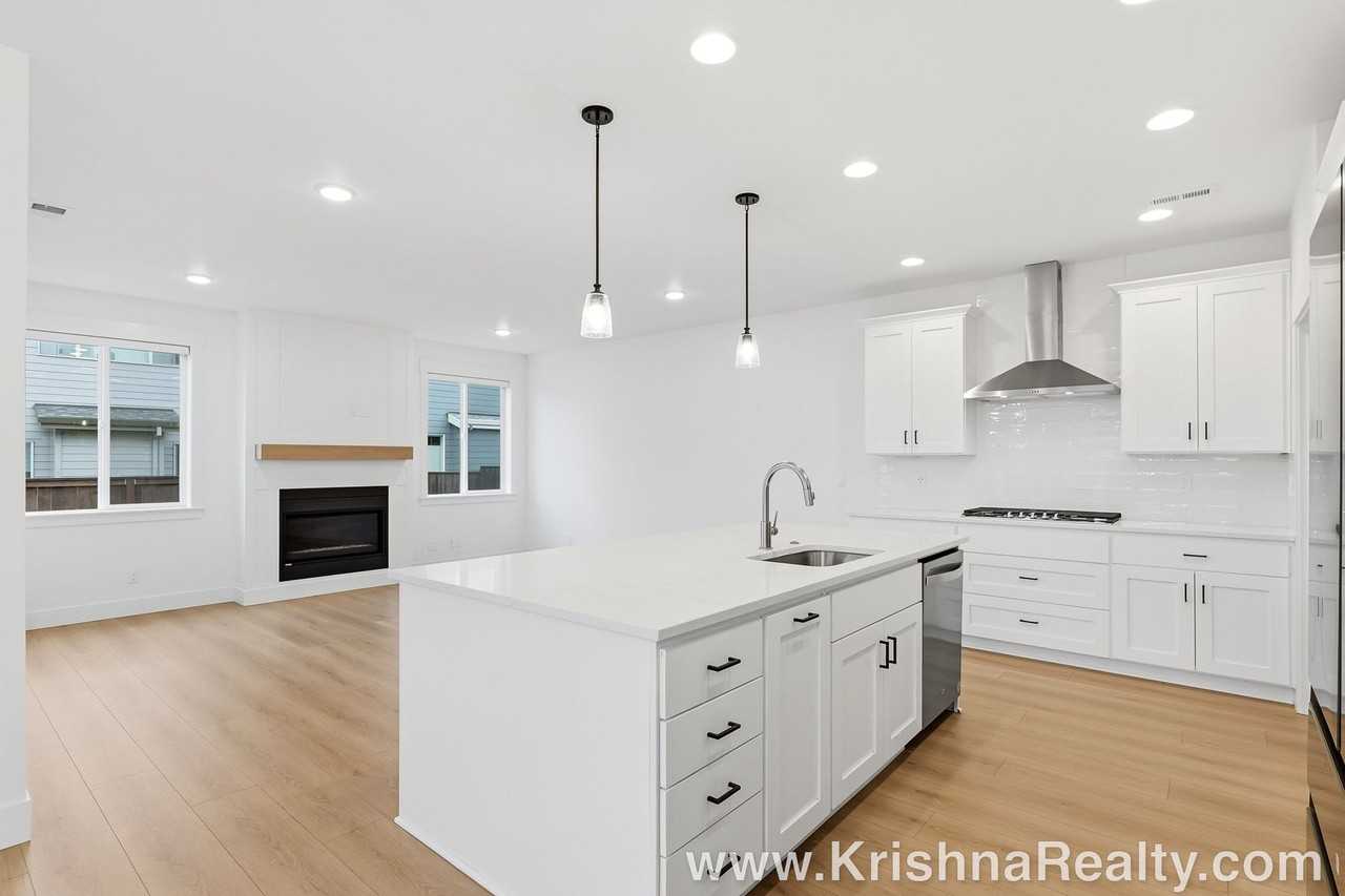 1670 37th Pl - Photo 7 of 27