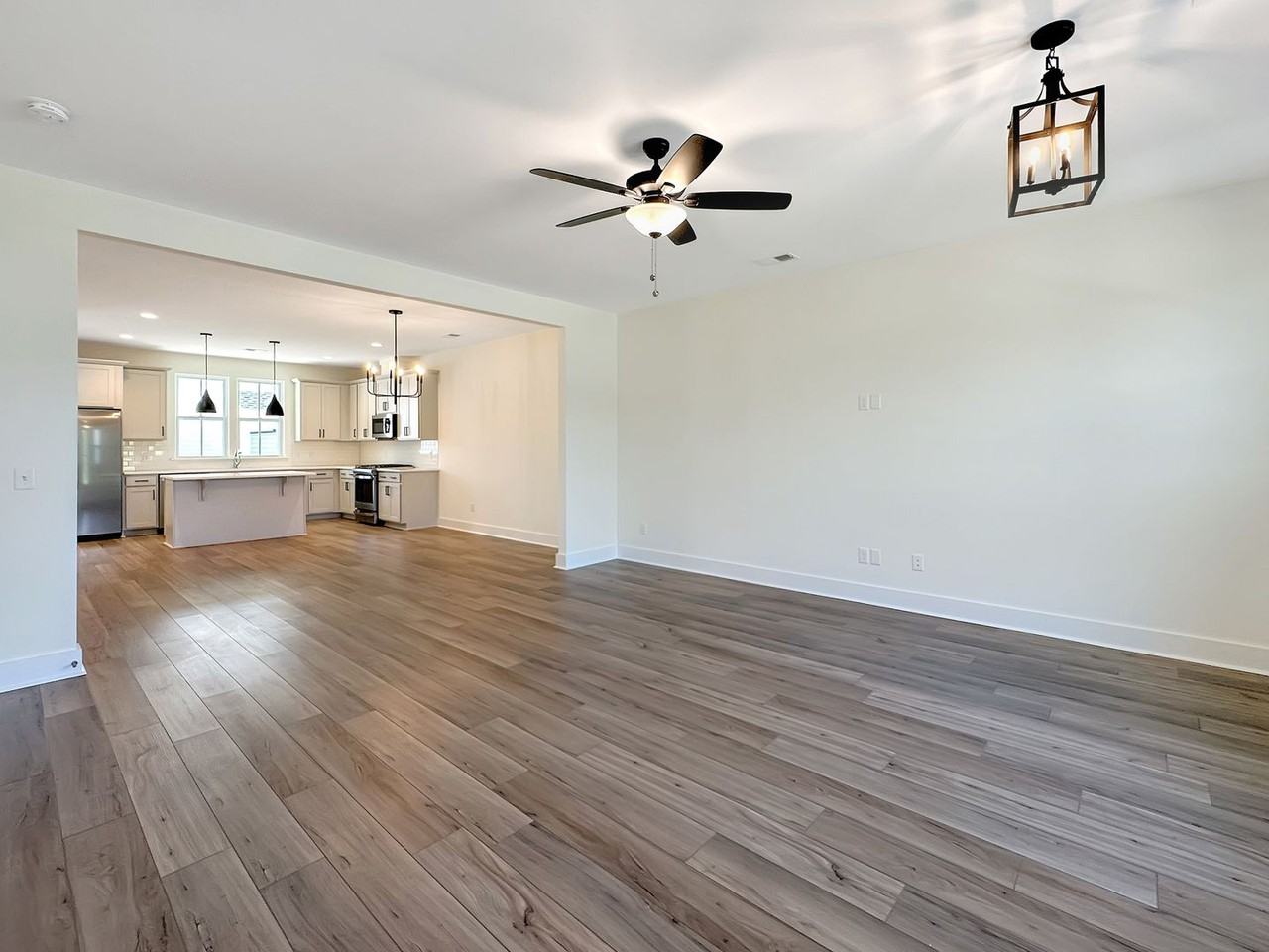 258 Symphony Ave - Photo 4 of 37