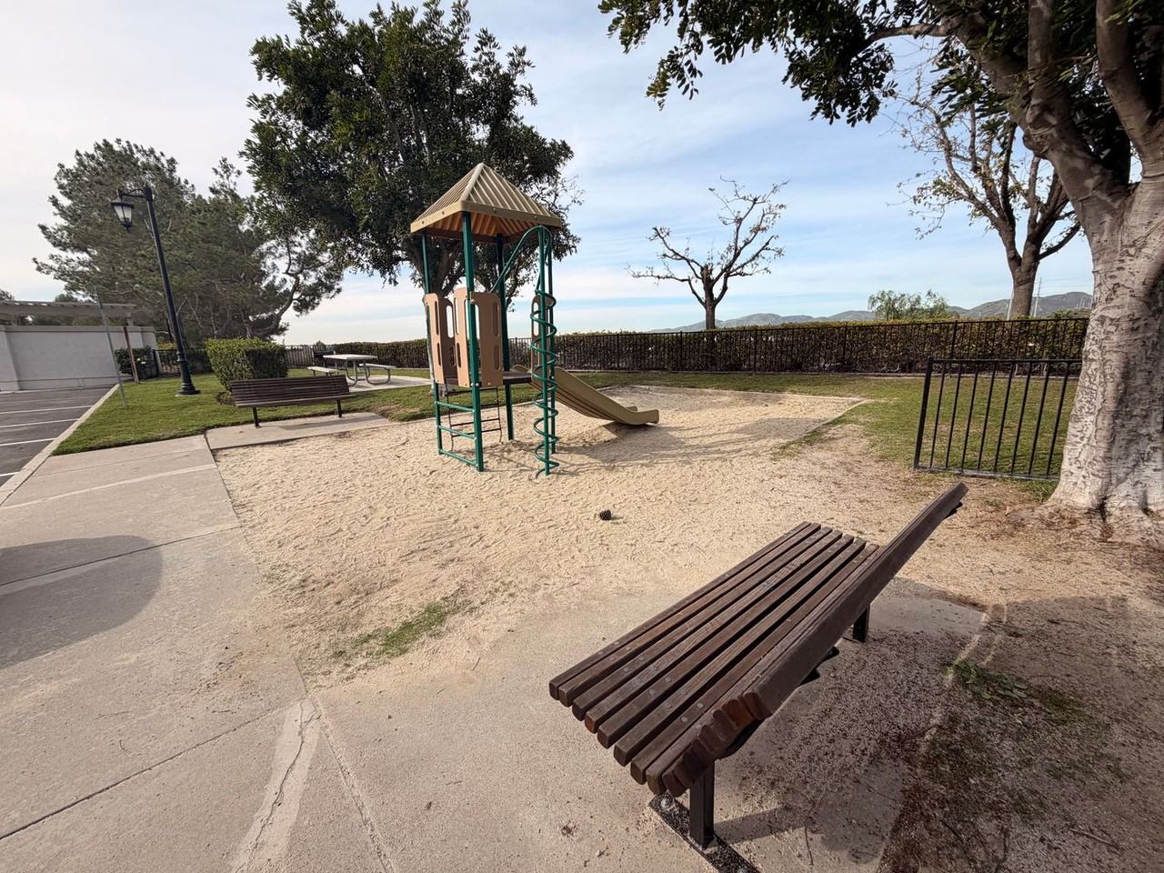 271 California Ct - Photo 3 of 47